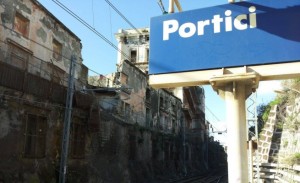 Linea ferroviaria interrotta stazione Portici - Ercolano