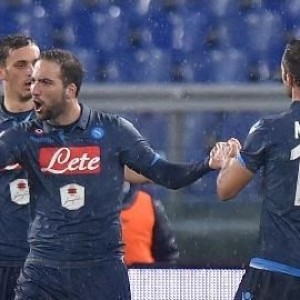 Higuain raggiante per l'assist servito a Gabbiadini per il pareggio azzurro