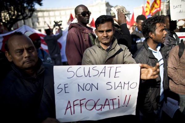 Napoli, migranti in rivolta in piazza Plebiscito_21secolo_Lorena Campovisano