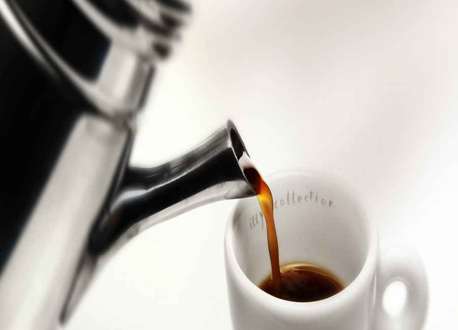 il caffè e la caffettiera tradizionale