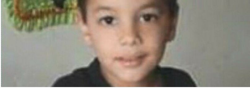 Bambino di sette anni ucciso a fucilate in casa