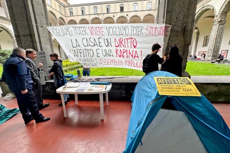 La protesta contro il caro-affitti arriva anche a Napoli