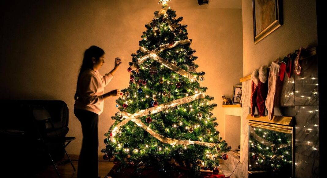 Il countdown segna 40 giorni al Natale che quest'anno sembra proprio voler iniziare prima. In giro già i primi alberi e le prime luminarie.