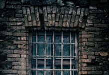 Salvaged stays: dormire una notte in cella Salvaged stays: dormire una notte in cella