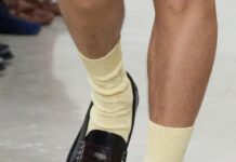 Calzini a vista, il dettaglio che conquista la moda Calzini a vista, il dettaglio che conquista la moda