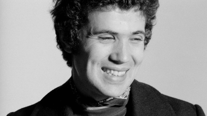 Lucio Battisti, il genio che anticipò il futuro della musica italiana Lucio Battisti, il genio della musica italiana
